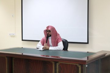 تنفيذ لقاء توعوي لطلاب كلية القرآن الكريم بالتعاون مع وحدة التوعية الفكرية يوم الأحد 27-ربيع الثاني-1447